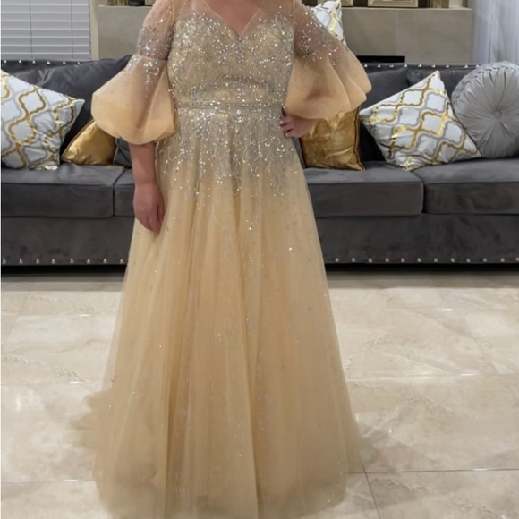 Beautiful beige/sparkle evening gown - Picture 2 of 2